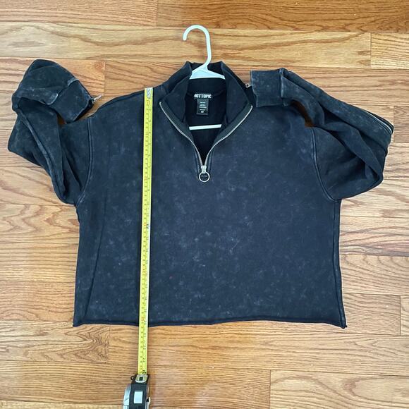 Hot Topic Womens Cropped Quarter Zip Sweatshirt Large Goth Emogirl Alternative - Picture 9 of 9